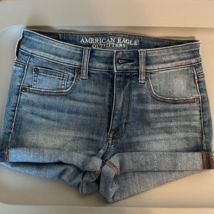 American Eagle High Rise Shortie Super Stretch Jean Shorts. Women’s Size 2